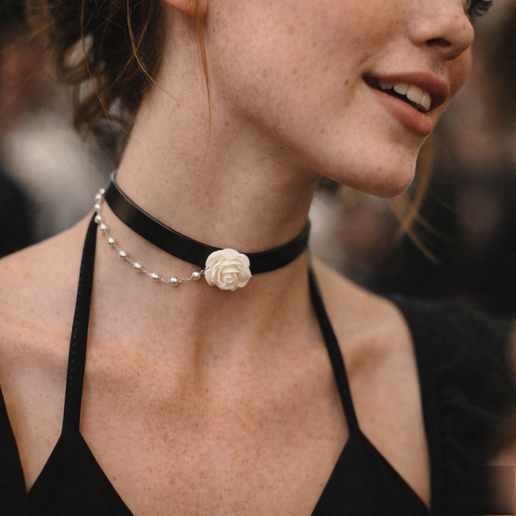 Elegant white rose pearl drip day collar