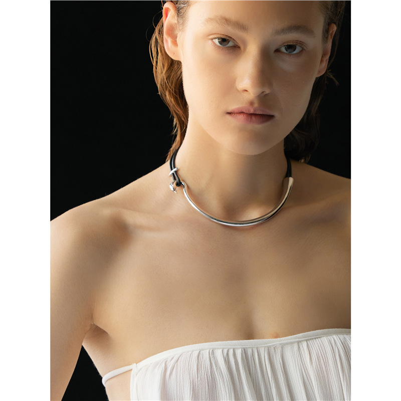 Minimalist Silver Flight Torque Day Collar 3 Minimalist Silver Flight Torque Day Collar